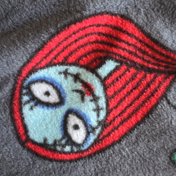 JAMMIES FOR FAMILIES WOMEN'S RED & GRAY NIGHTMARE BEFORE CHRISTMAS PJ SET 12 - Picture 8 of 14